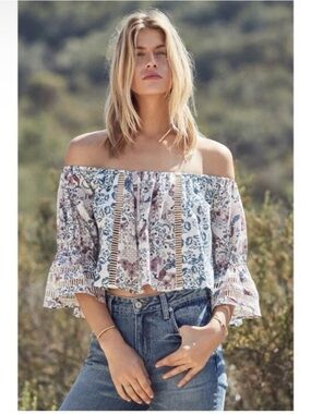 Tularosa The Alexa Off the Shoulder Floral & Peacock Pattern‎ Crochet Top Size M